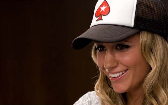 Vanessa Rousso lemezlovasként hódít Vanessa Rousso lemezlovasként hódít